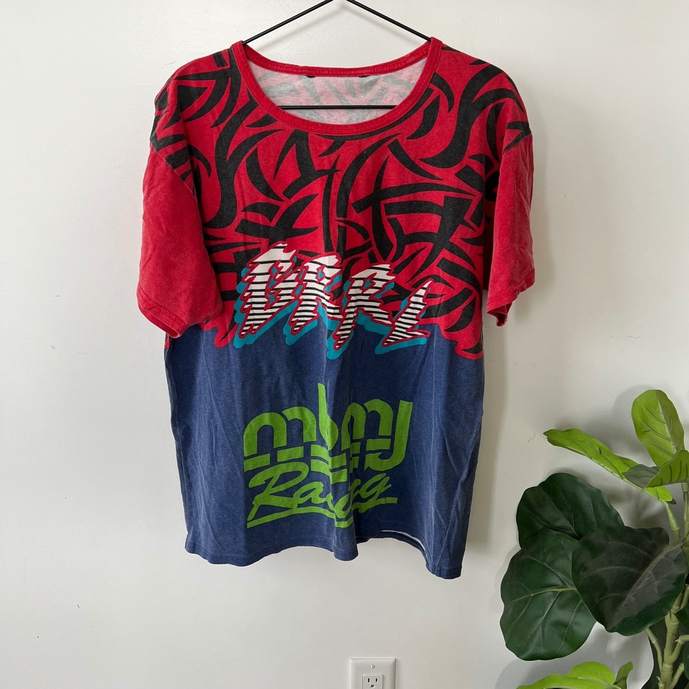 Marc by Marc Jacobs MBMJ Racing Uprising Graphic T-Shirt Red Blue Mens XL